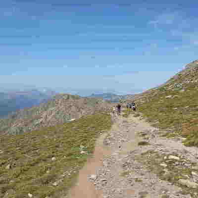 Paysage de randonnée sur le GR20 en Corse