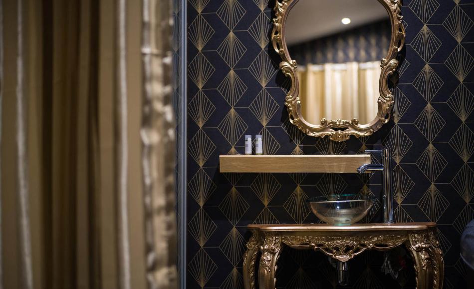 L'Hacienda La Demeure chambre La Souveraine lavabo en verre
