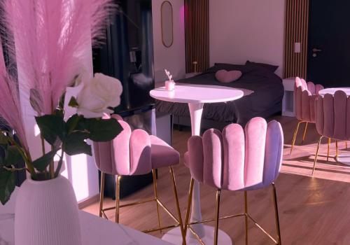 Pink Room by Loveroomeo loveroom à Pontarlier dans le Doubs