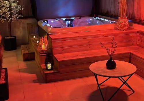 Au Coeur du spa le gite Harmonie une loveroom avec spa privatif à Calais