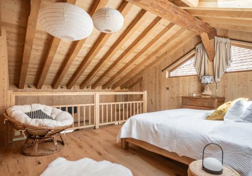 Le Cellier & Spa : loveroom avec spa privatif en Isère