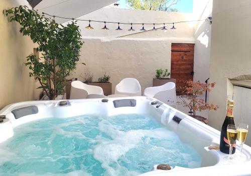 Les Cachottiers, love room Montélimar jacuzzi