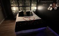 Au Coeur du spa le gite Sérénité une loveroom avec spa privatif à Calais