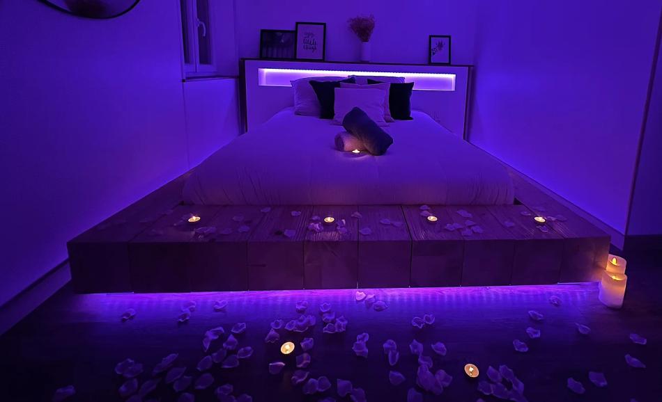 Suite B Spa loveroom pour une nuit romantique à Toulon dans une chambre avec jacuzzi privatif