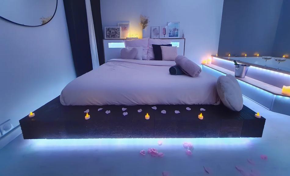 Suite B Spa loveroom pour une nuit romantique à Toulon dans une chambre avec jacuzzi privatif