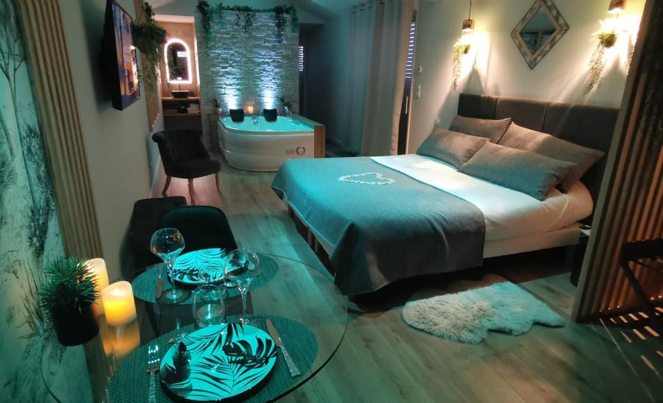 L'Essentiel love room pour une nuit romantique avec jacuzzi en Vendée