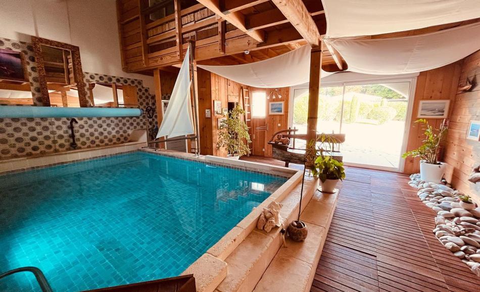 Domaine Amourella Suite Cocon loveroom Aix en Provence piscine privée
