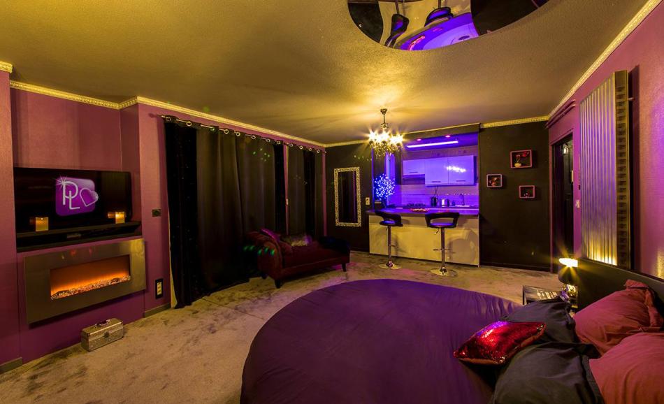 loveroom Perpignan purple lovt