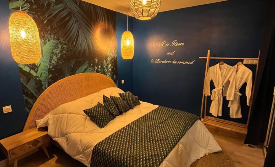 Au Coeur du spa le gite Harmonie une loveroom avec spa privatif à Calais