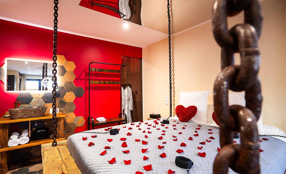 Les biquettes amoureuses loveroom avec jacuzzi en Alsace Olé Olé