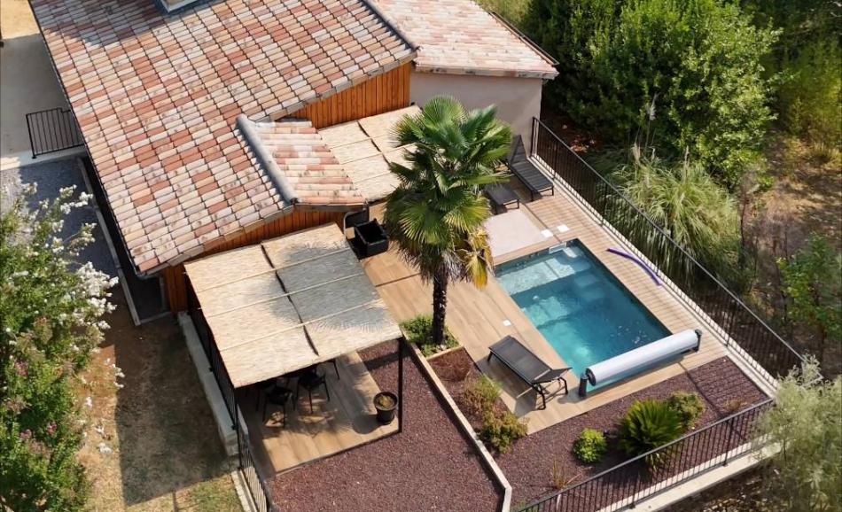 Vacances entre amis en Ardèche Escapade amoureuse ardéchoise avec jacuzzi et piscine