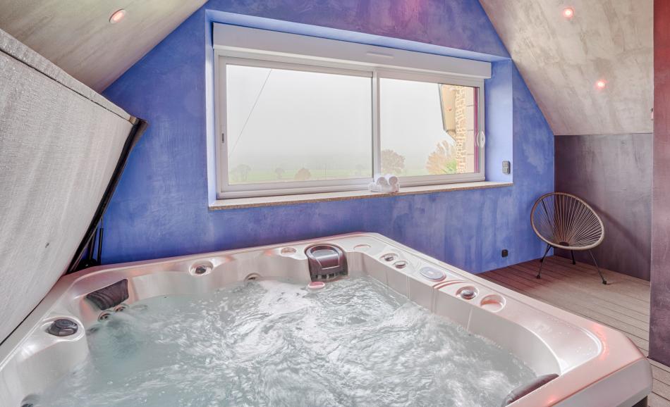 weekend en amoureux près du Mont Saint Michel loveroom avec jacuzzi