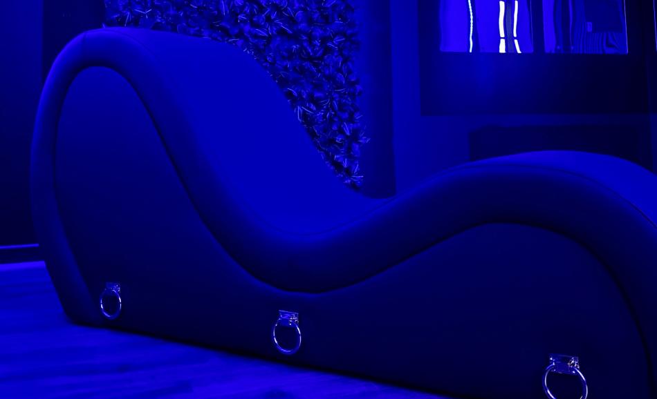 games of room sofa tantra lumière bleue