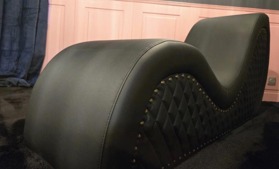 L'écrin une love room à Guingamp (22) avec fauteuil tantra