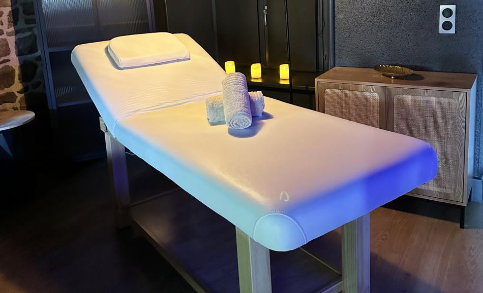 L'écrin - love room à Guingamp - table de massage