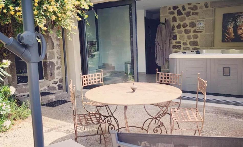 L'Escapade amoureuse ardéchoise nuit romantique avec jacuzzi
