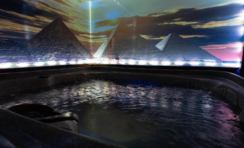 L'Hacienda la pharaonne jacuzzi décoration égypte pyramid gizeh