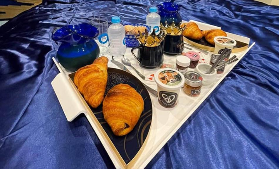 L'Hacienda la pharaonne petit déjeuner au lit décoration égypte