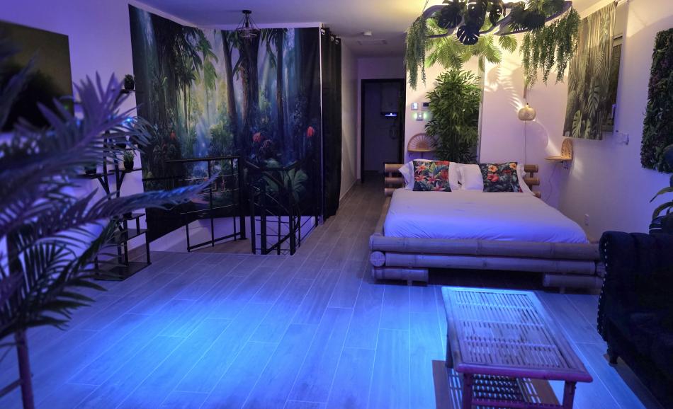 L'Olympe des Sens - jungle room avec pièce érotique