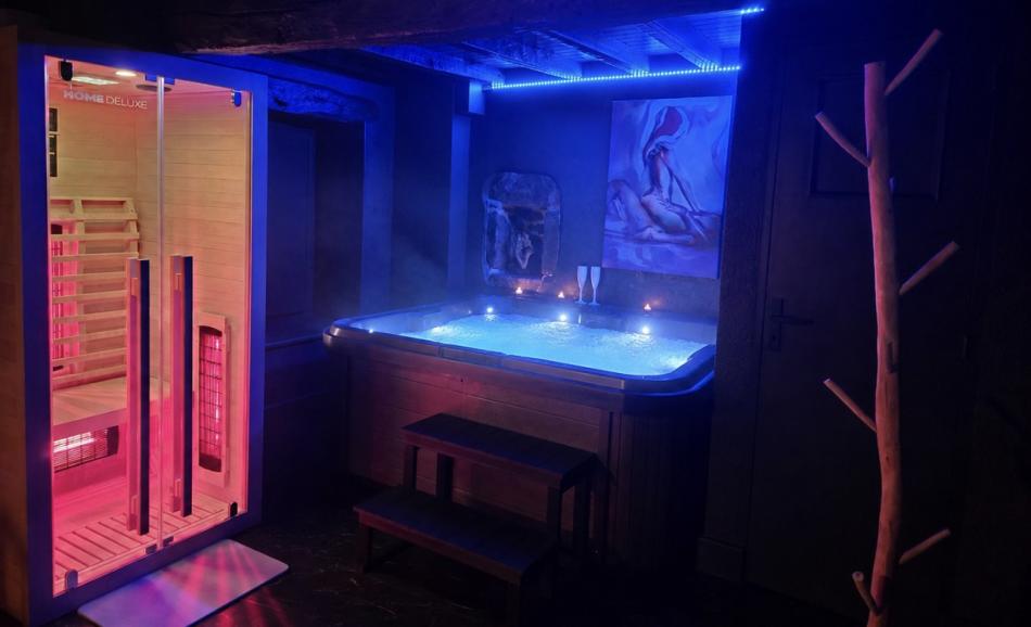 L'écrin - love room à Guingamp - espace spa avec jacuzzi et sauna