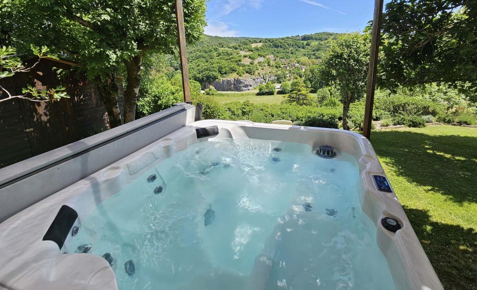 La Pinay loveroom avec jacuzzi privatif dans le Lot