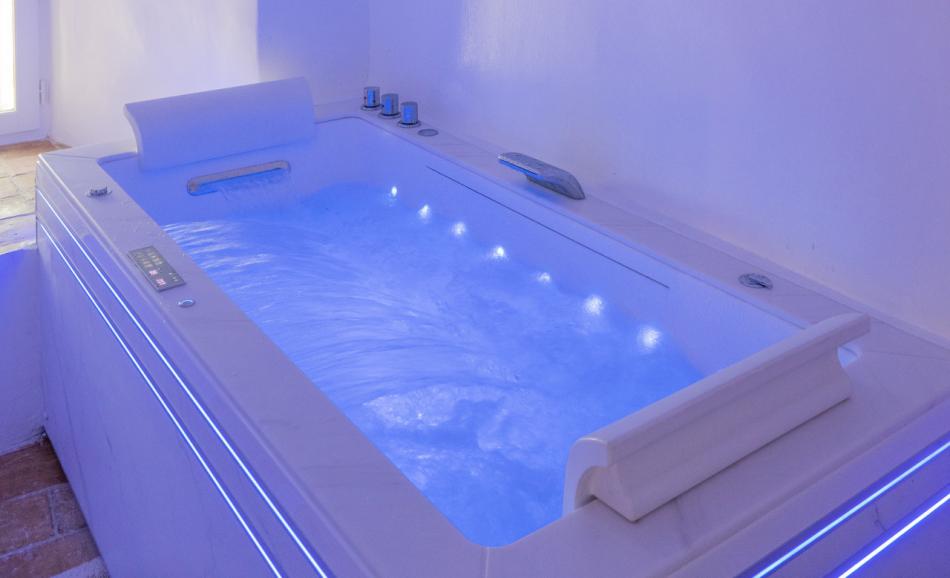 La Tour des Remparts Chambre avec jacuzzi privatif Drôme Ardèche