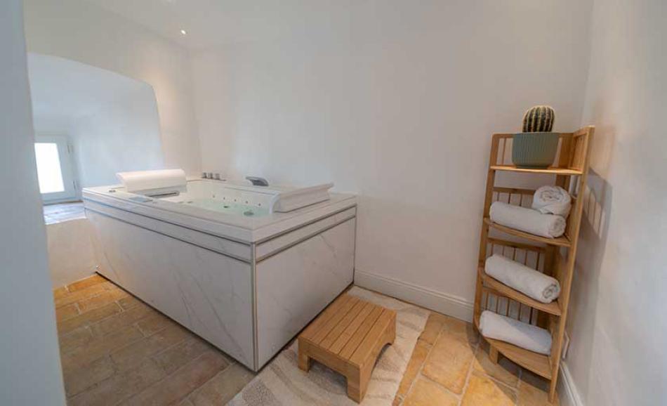 La Tour des Remparts Chambre avec jacuzzi privatif Drôme Ardèche