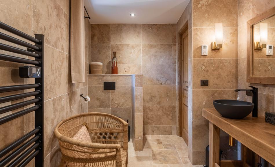 Le Cellier & Spa : loveroom avec spa privatif en Isère