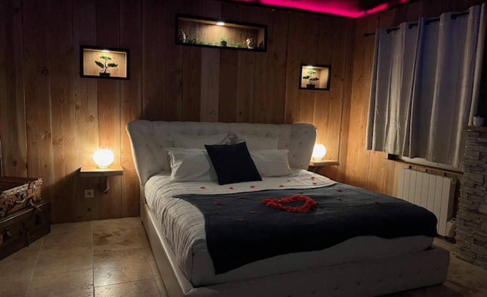 Le Lodge des charmes love room à Chartres
