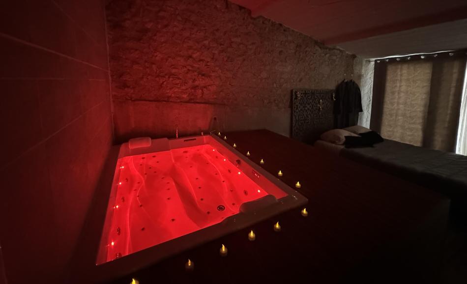 Sexroom en Dordogne dans la Love House de Caporizon salon romantique