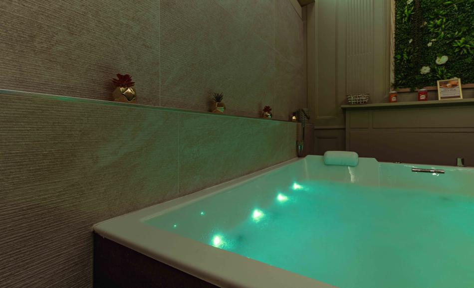 Love Castel - love room avec spa privatif Rennes