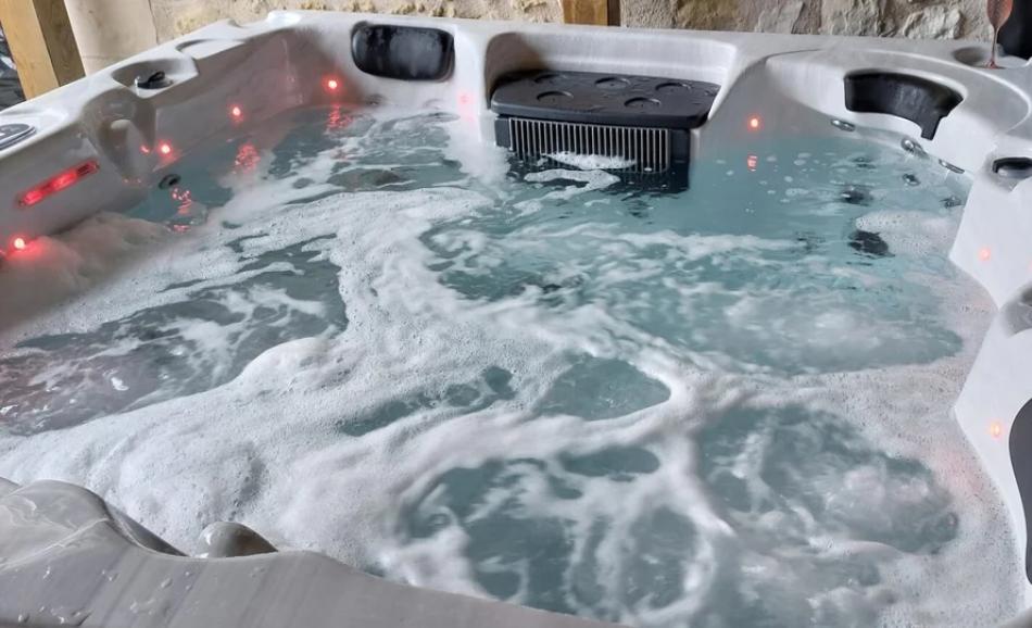 Love et Sens - love room Berry Indre jacuzzi privatif