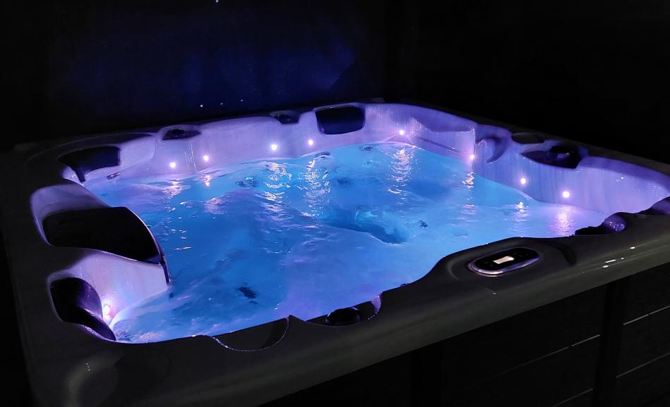 Love et Sens - love room Berry Indre jacuzzi privatif