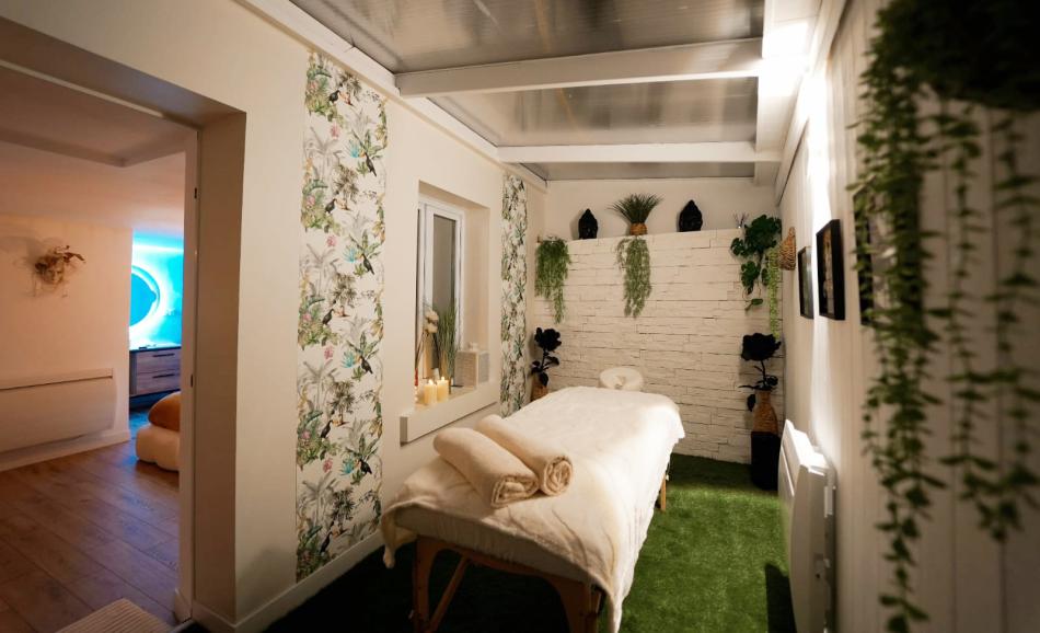 AfterClose le 11 - Loveroom Saint Sébastien sur Loire table de massage