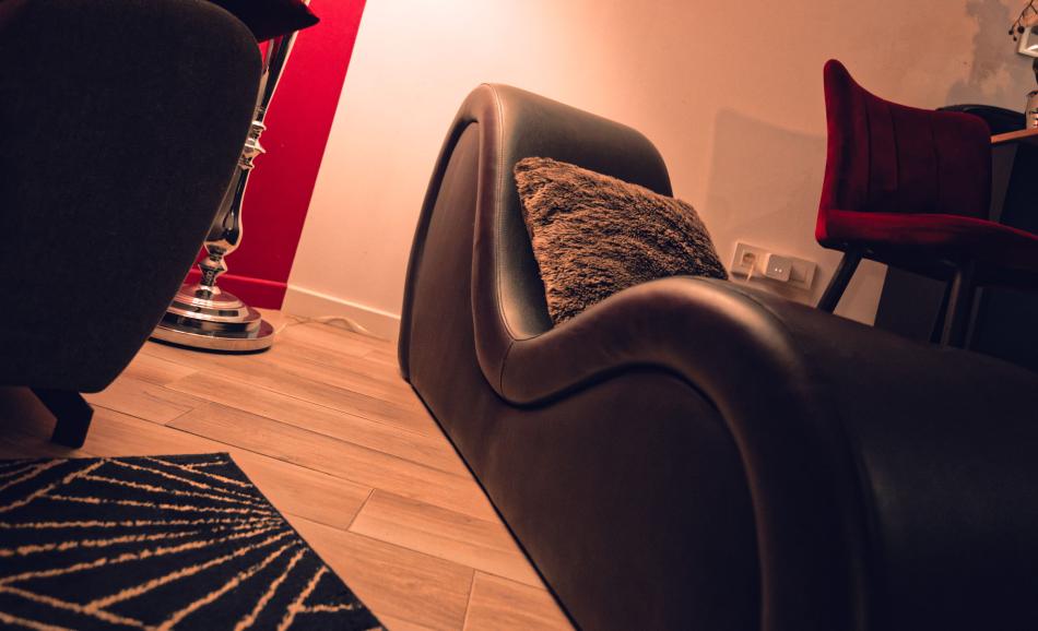 Loveroom Liberty en Haute Savoie chambre avec balançoire sexuelle