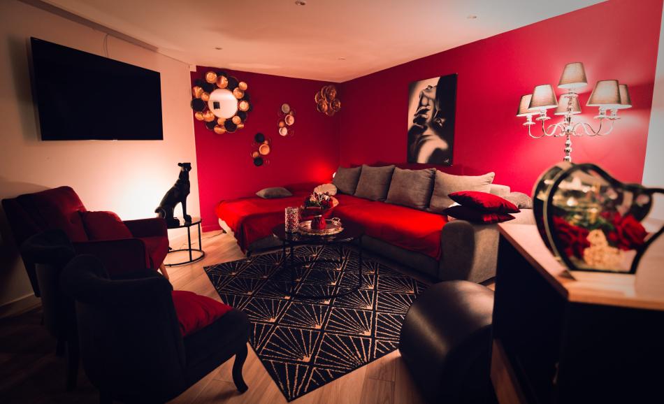 Loveroom Liberty en Haute Savoie  pièce de vie