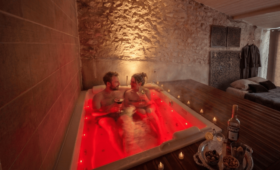 Loveroom en Dordogne dans la LovBnb balnéo