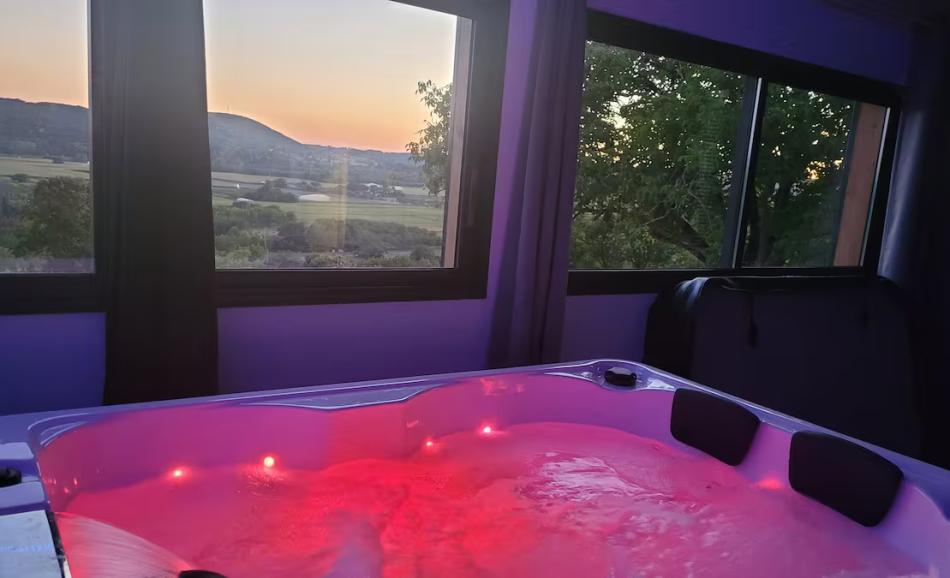 Nid'Amour loveroom près de Sarlat en Dordogne avec spa privatif