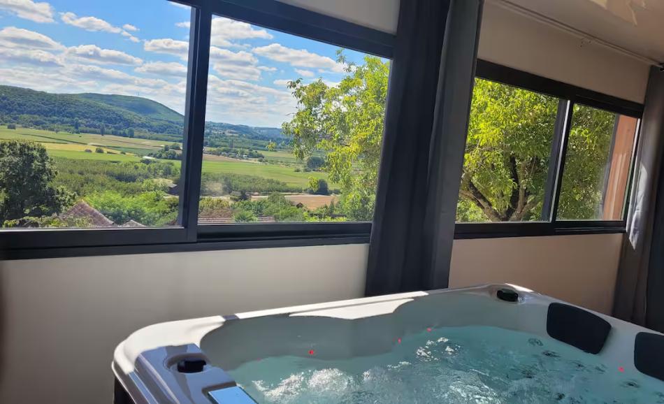 Nid'Amour loveroom près de Sarlat en Dordogne avec spa privatif