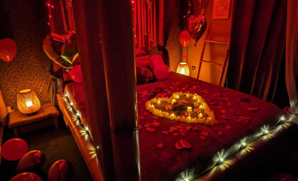 spassionément à l'exotique loveroom agen espace spa avec jacuzzi et sauna dans la véranda de nuit