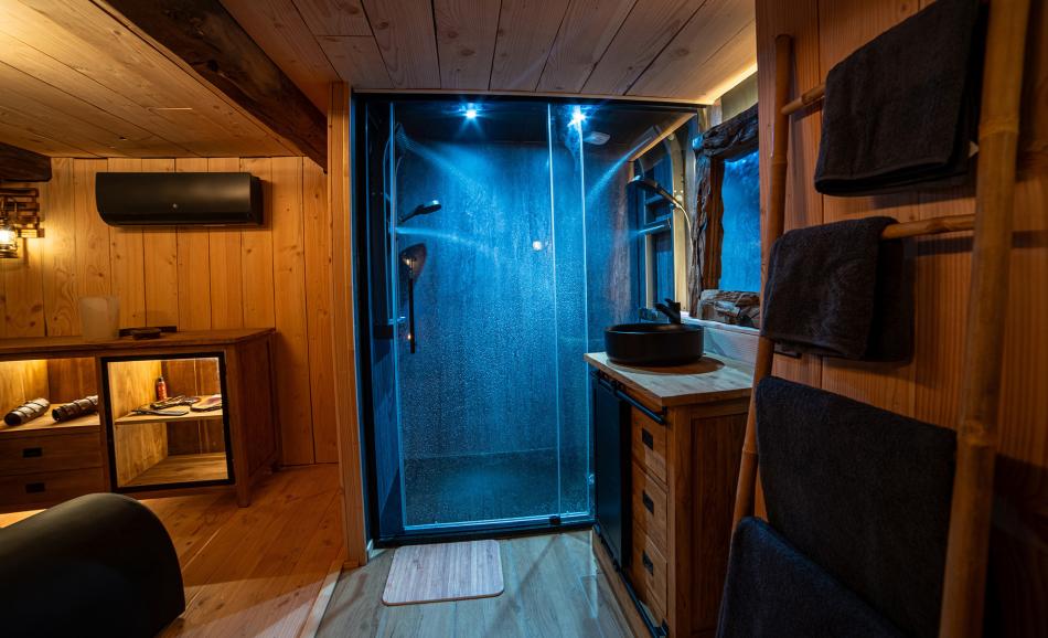 Viking Room - Loveroom près de Josselin avec sa double douche XXL