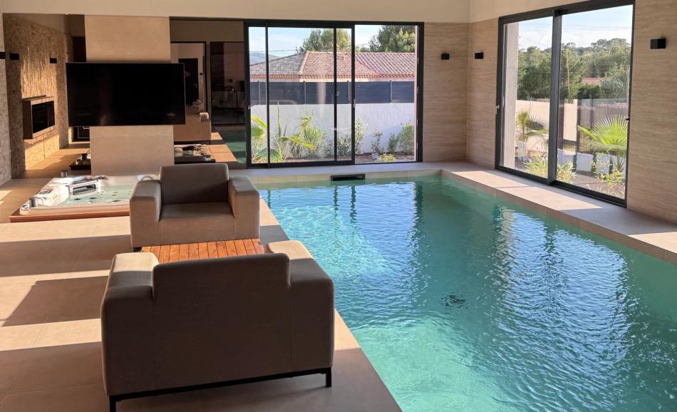 Villa Cara loveroom dans le Var avec piscine intérieure et jacuzzi
