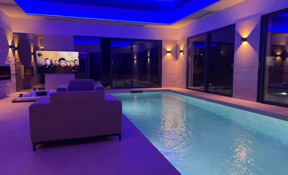 Villa Cara love room dans le Var avec piscine intérieure chauffée