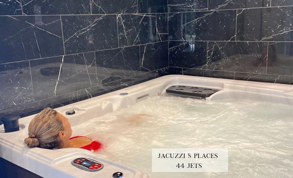 Villa Sauvie - jacuzzi