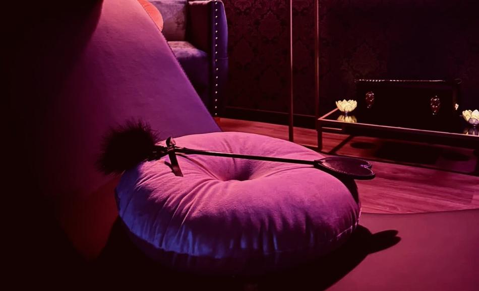 L'impasse des secrets love room à Cherbourg fauteuil tantra
