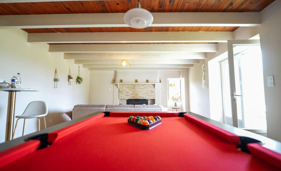 l'étincelle secrète table de billard dans la cuisine