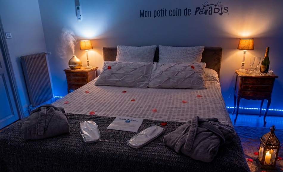 la chambre romantique Ecrin d'Amour love room en Dordogne