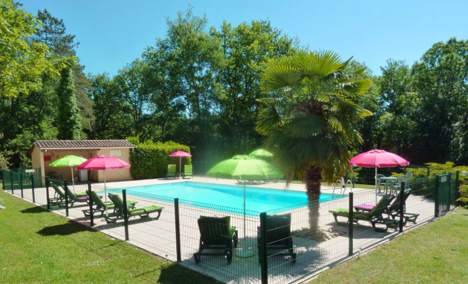 la piscine Ecrin d'Amour gite romantique en Dordogne