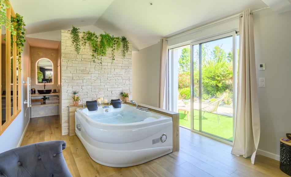 L'Essentiel love room en Vendée jacuzzi