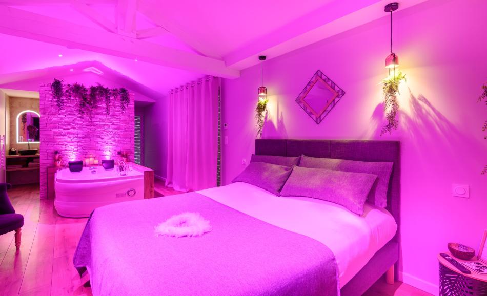 L'Essentiel love room pour une nuit romantique avec jacuzzi en Vendée